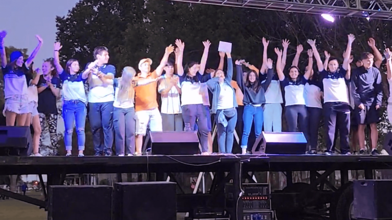 Éxito total en la Feria Caribeña organizada por los alumnos de la Promoción 2025